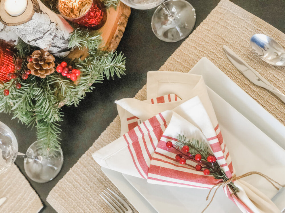 There are a lot of ways to decorate your table that can be easy and simple. Enjoy. Have fun. Don’t’ get overwhelmed by the process. Follow these basic steps to help create a fun, creative holiday tabl