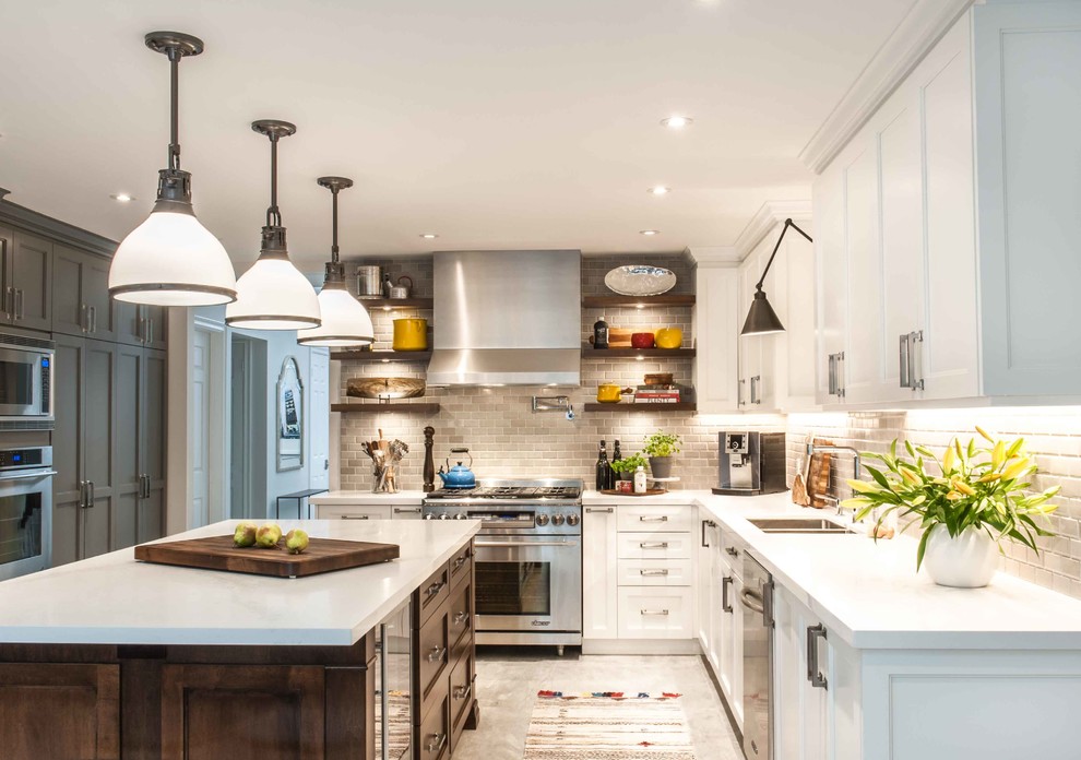 Transitional kitchen photo in Toronto