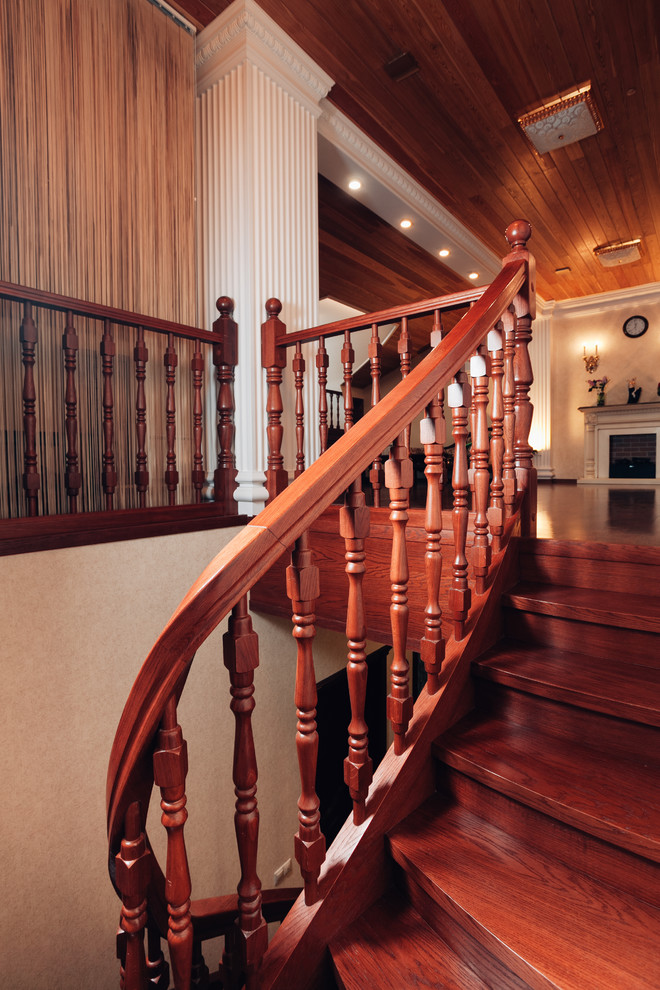 Деревянная лестница в тайнхаусе на ул. Агакова г. Чебоксары