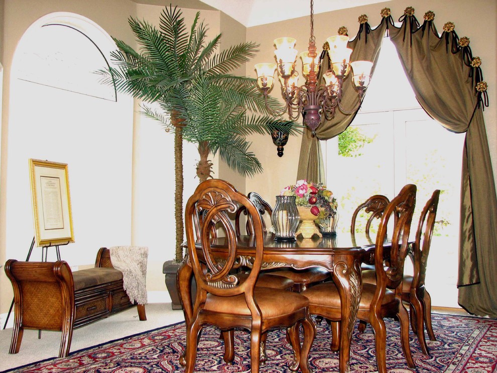 Photo of a tropical dining room in Los Angeles.