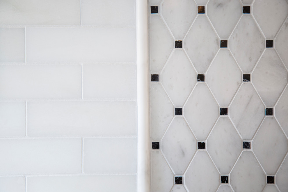 Transitional home design photo in Toronto