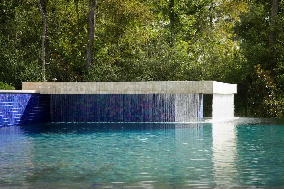 Contemporary pool in Houston.