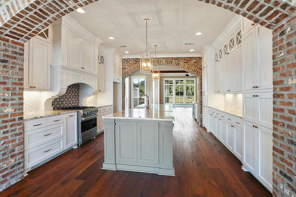 Kitchen - traditional kitchen idea in New Orleans