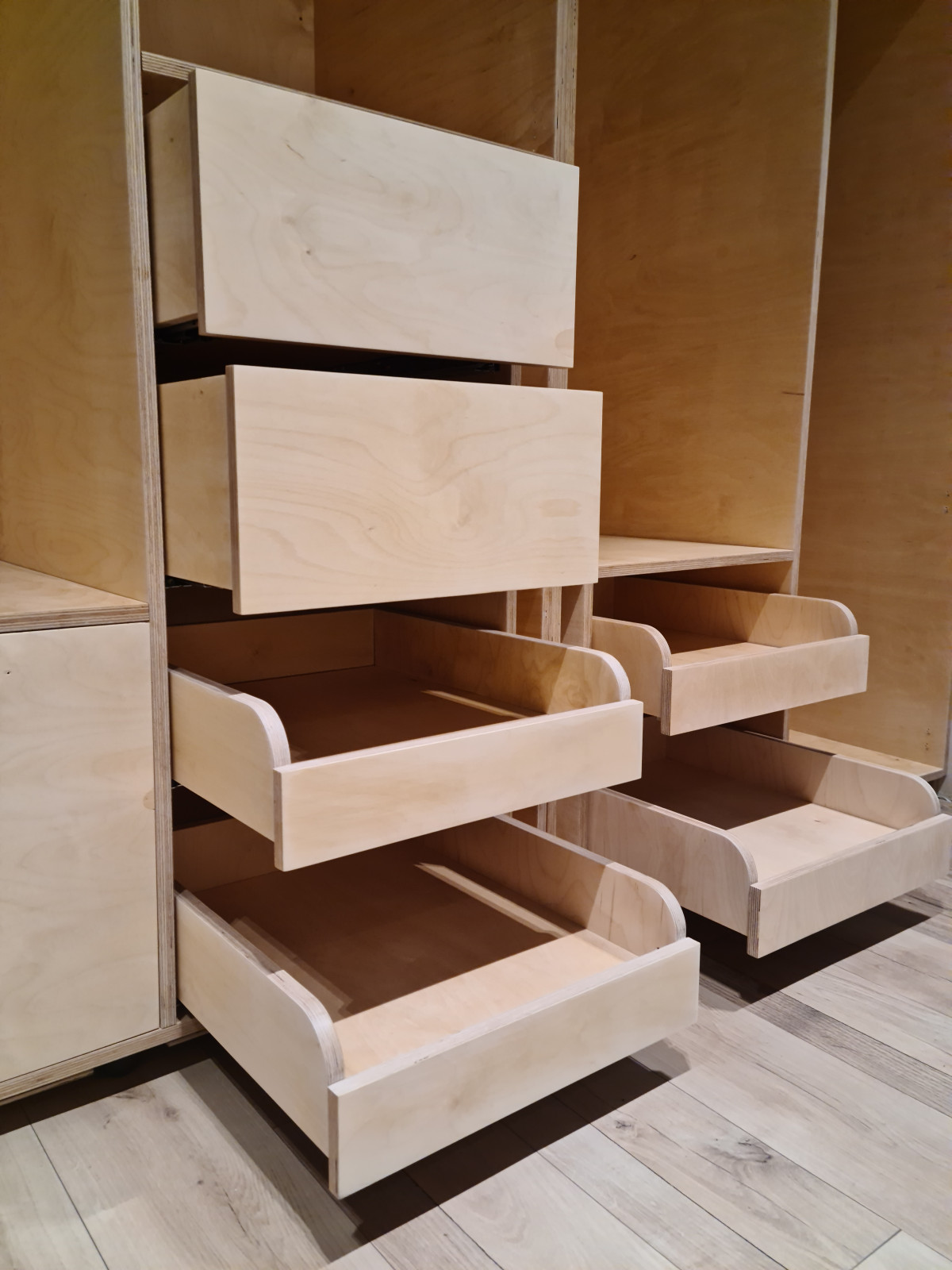 Шкаф с корпусом из фанеры