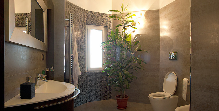 Design ideas for a modern bathroom in Turin.