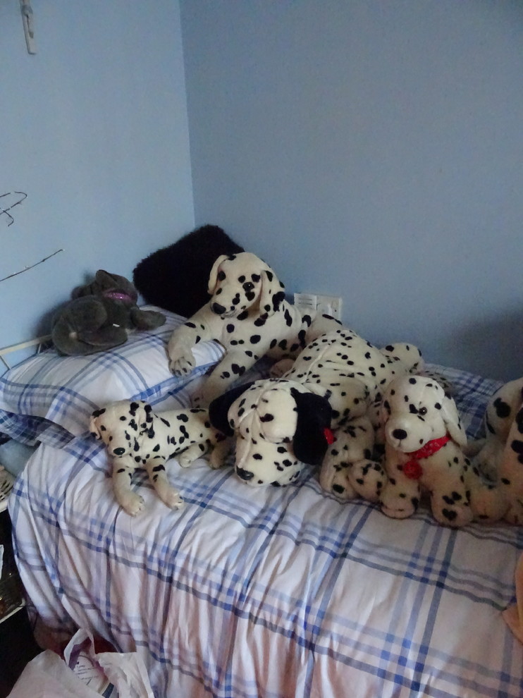 small bedroom decluttering