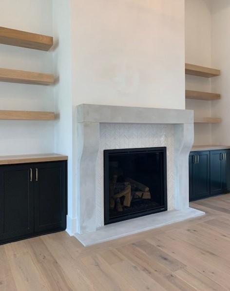 Inspiration for a transitional eat-in kitchen remodel in Indianapolis with gray backsplash and an island
