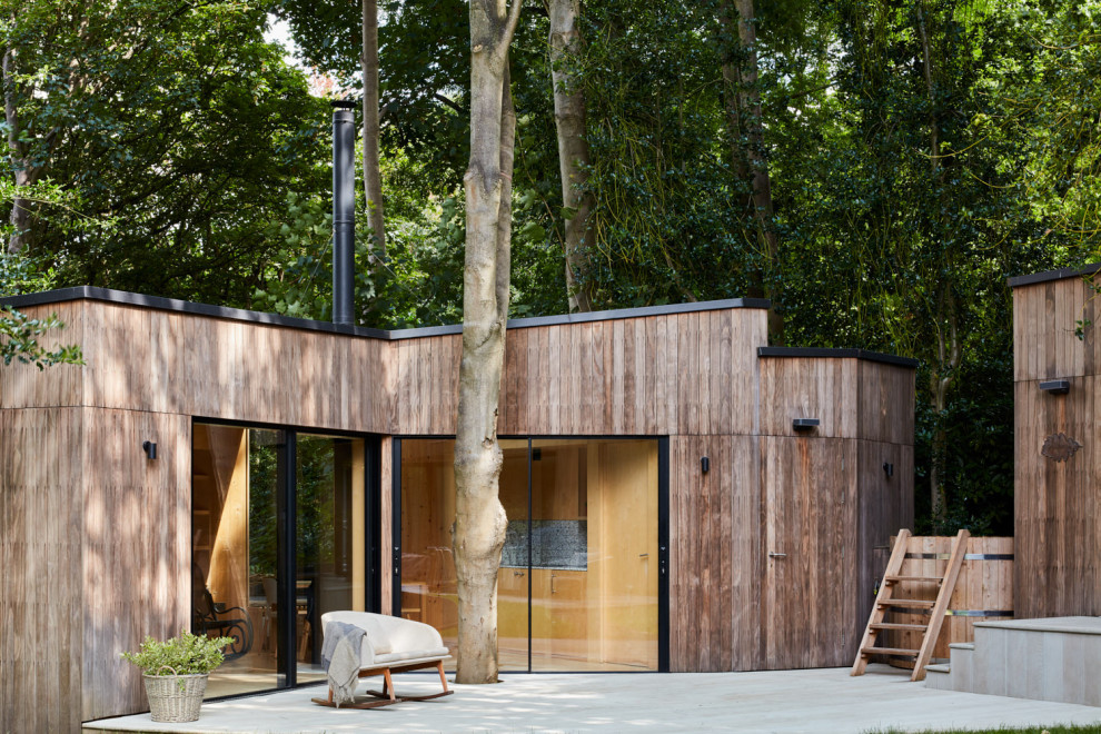 This is an example of a small scandi detached guesthouse in London.