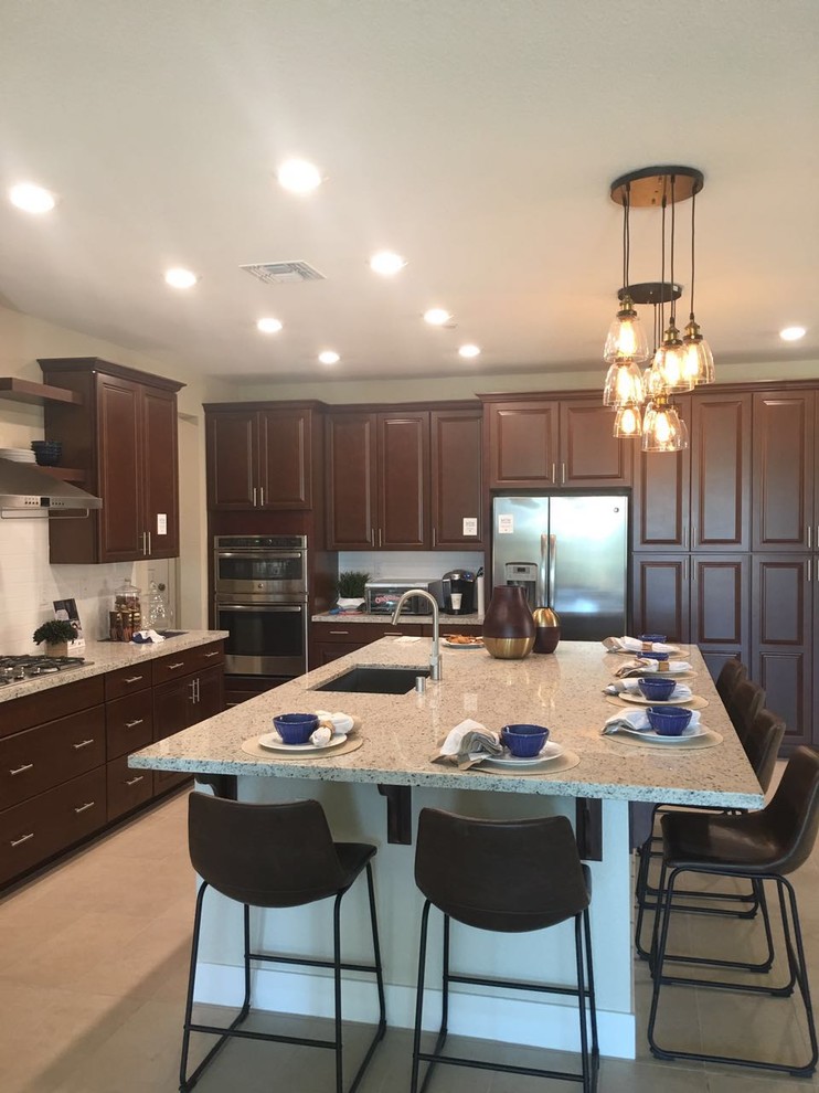 Kitchen - transitional kitchen idea in Sacramento