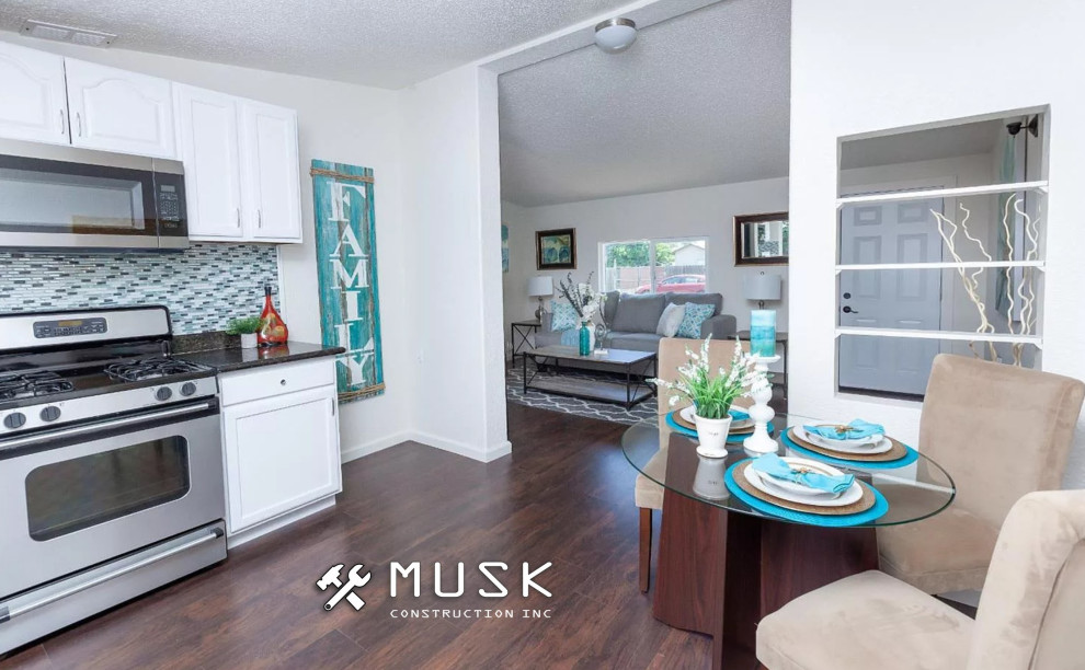 Kitchen - mid-sized modern kitchen idea