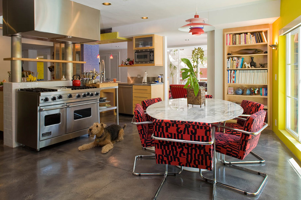 Photo of a contemporary eat-in kitchen in Portland with stainless steel appliances.