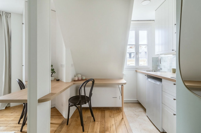 Studio sous les toits traditional-kitchen