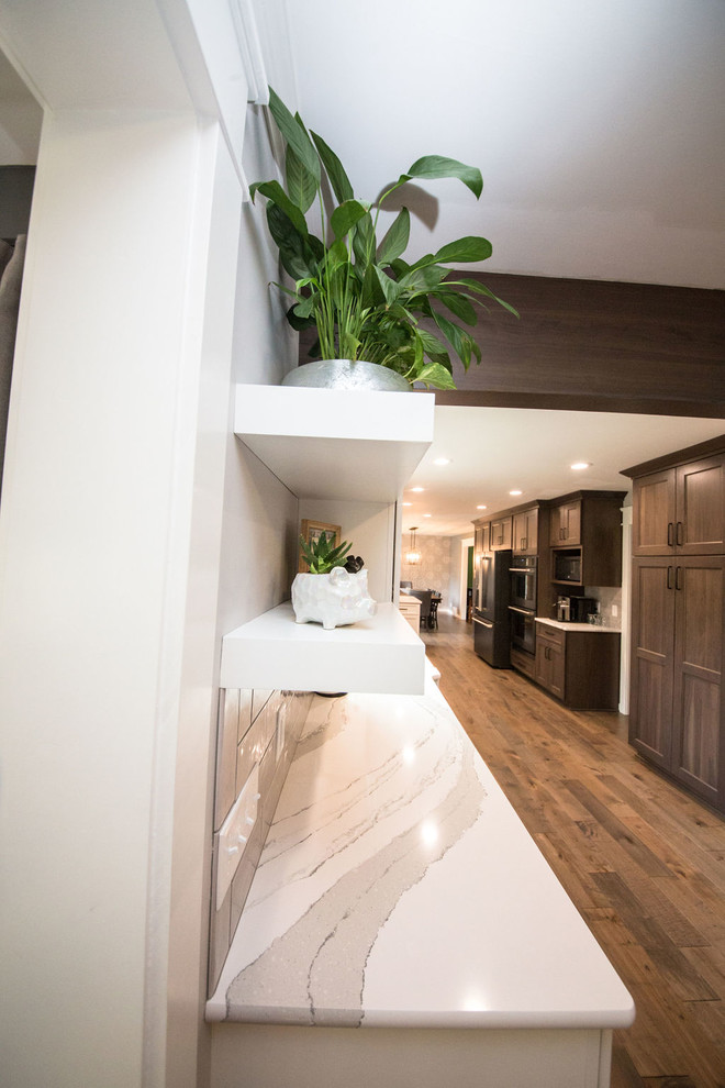 Kitchen - transitional kitchen idea in Omaha