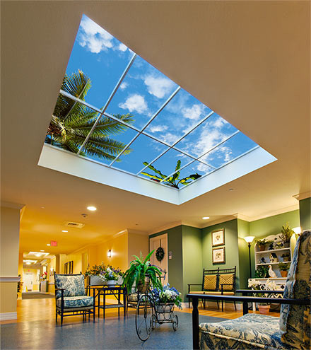 Волшебное чувство пространства с виртуальными окнами на потолке и стенах.