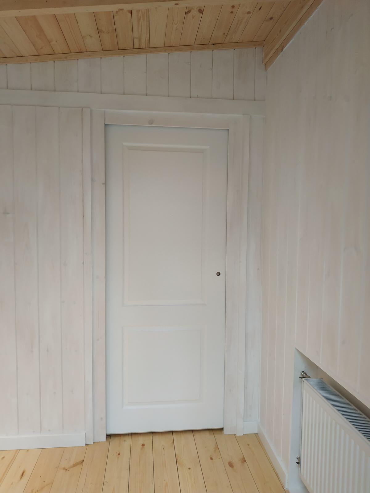 Пристройка прихожей к старому дому в деревне