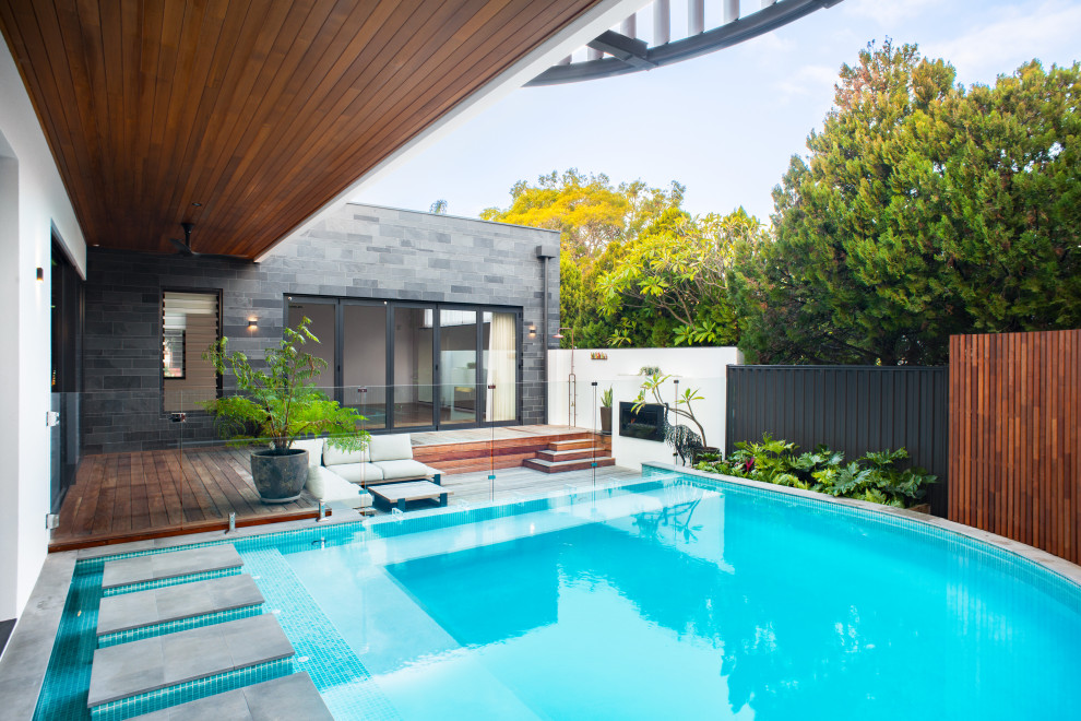 Großes, Zweistöckiges Modernes Einfamilienhaus mit Steinfassade, grauer Fassadenfarbe, Flachdach, Blechdach und grauem Dach in Perth