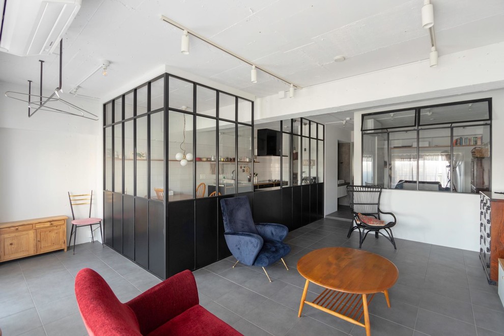 東京23区にあるインダストリアルスタイルのおしゃれなリビングの写真