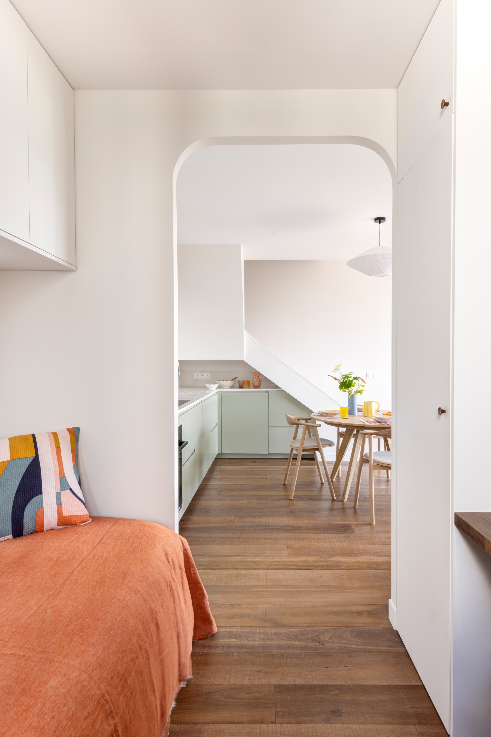 Une chambre d’amis discrète et lumineuse