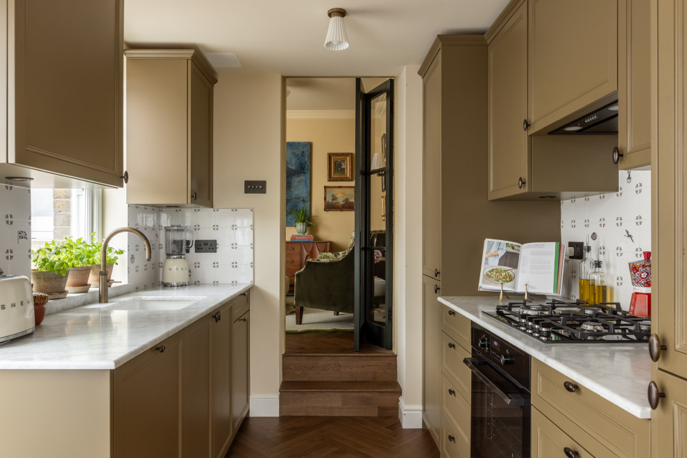 Design ideas for a traditional kitchen in London.