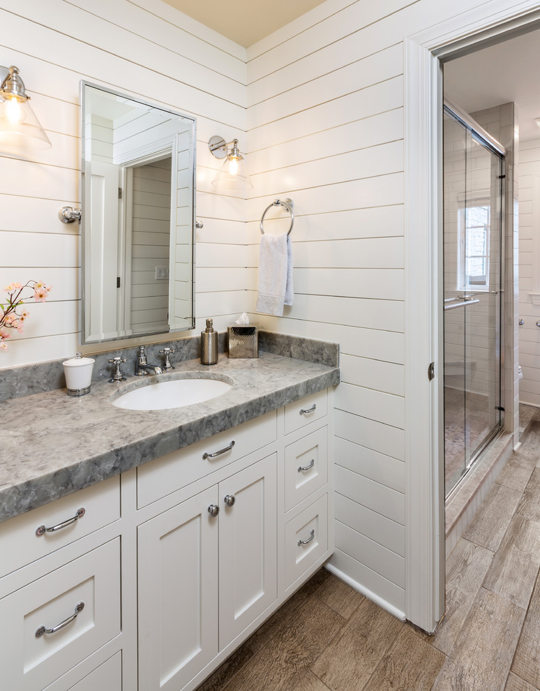 Home design - transitional home design idea in Milwaukee