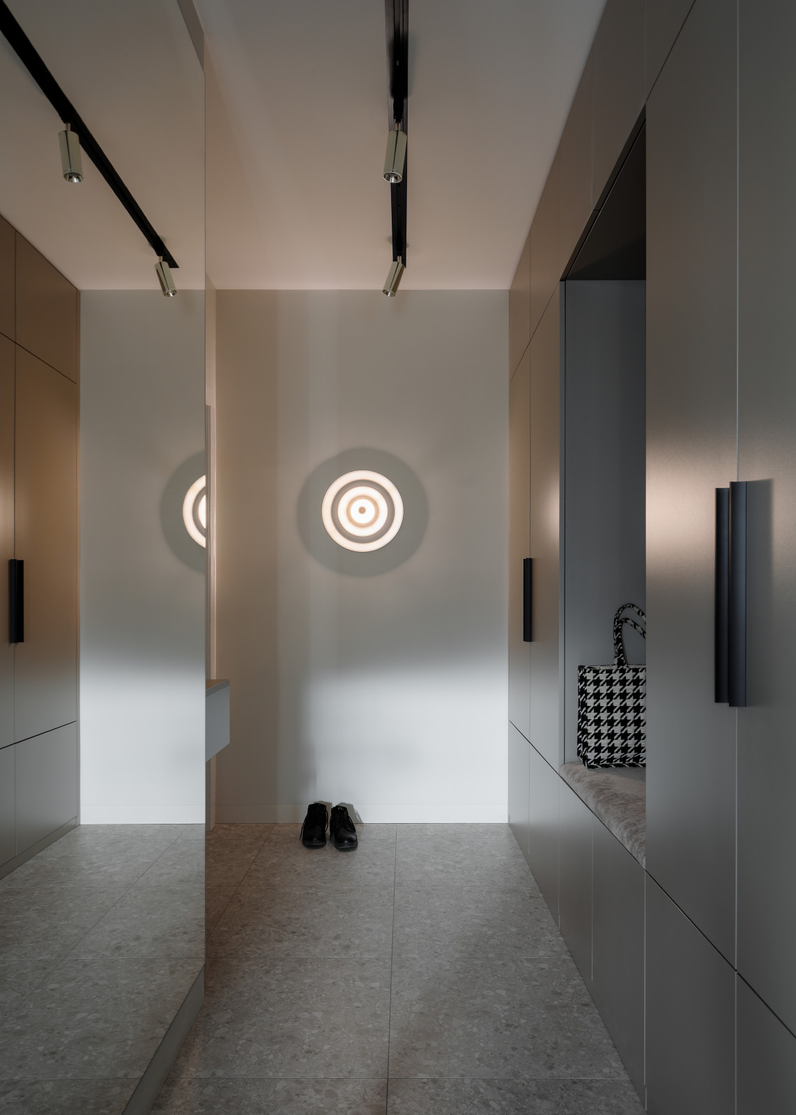 Stylish apartment with one bedroom and home office