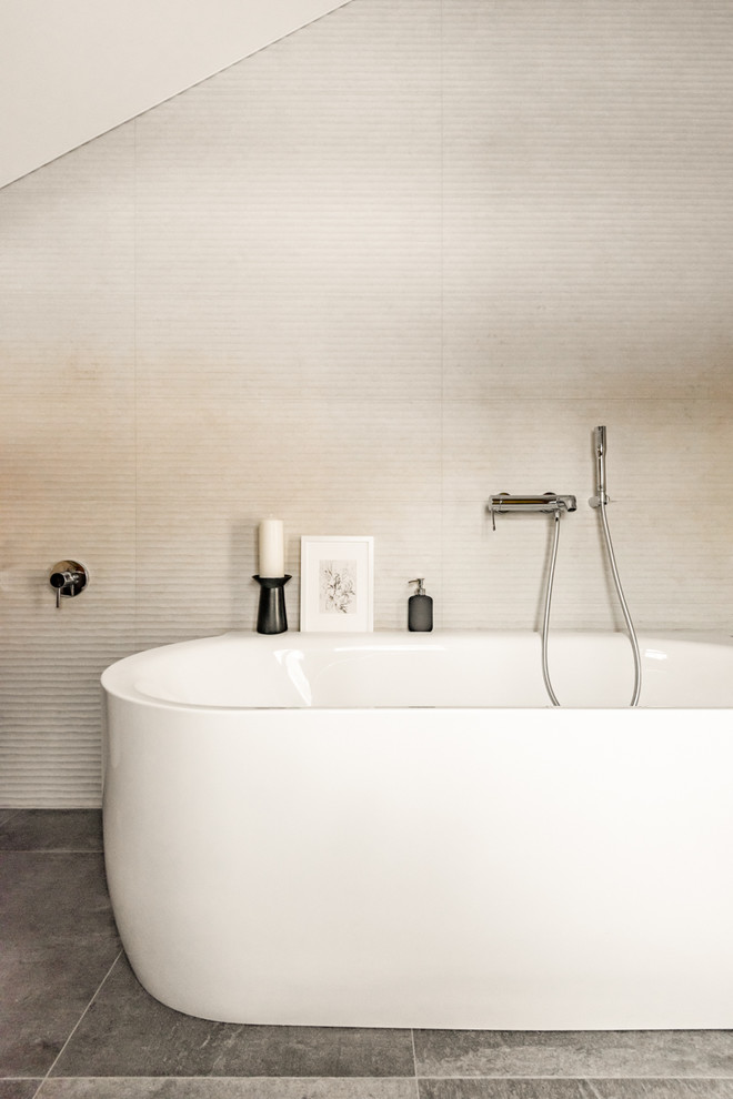 Дом среди берёз