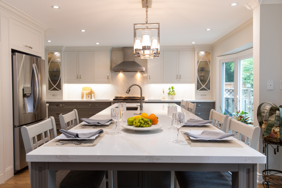 Inspiration for a transitional kitchen remodel in Toronto