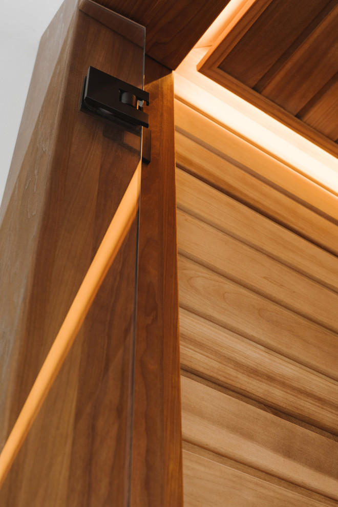 Фурнитура двери.