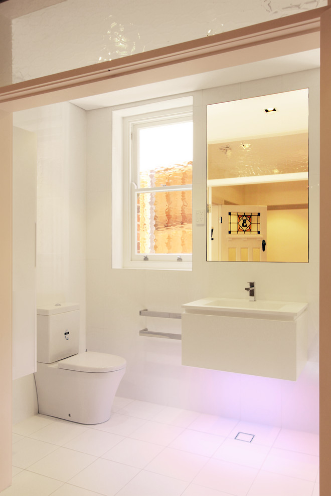 Midcentury bathroom in Sydney.