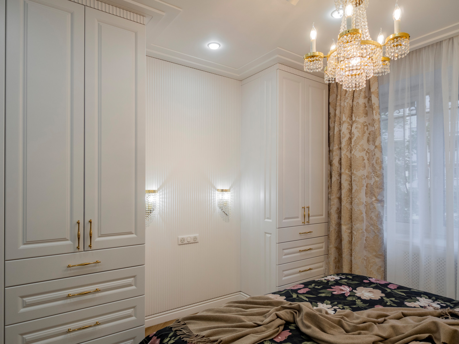 Стильная меблировка спальни