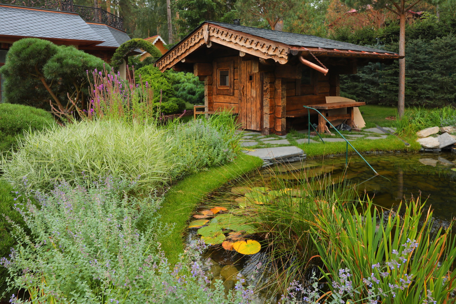 Коттеджный сад в Барвихе (дизайн и исполнение компании "Imperial Garden")