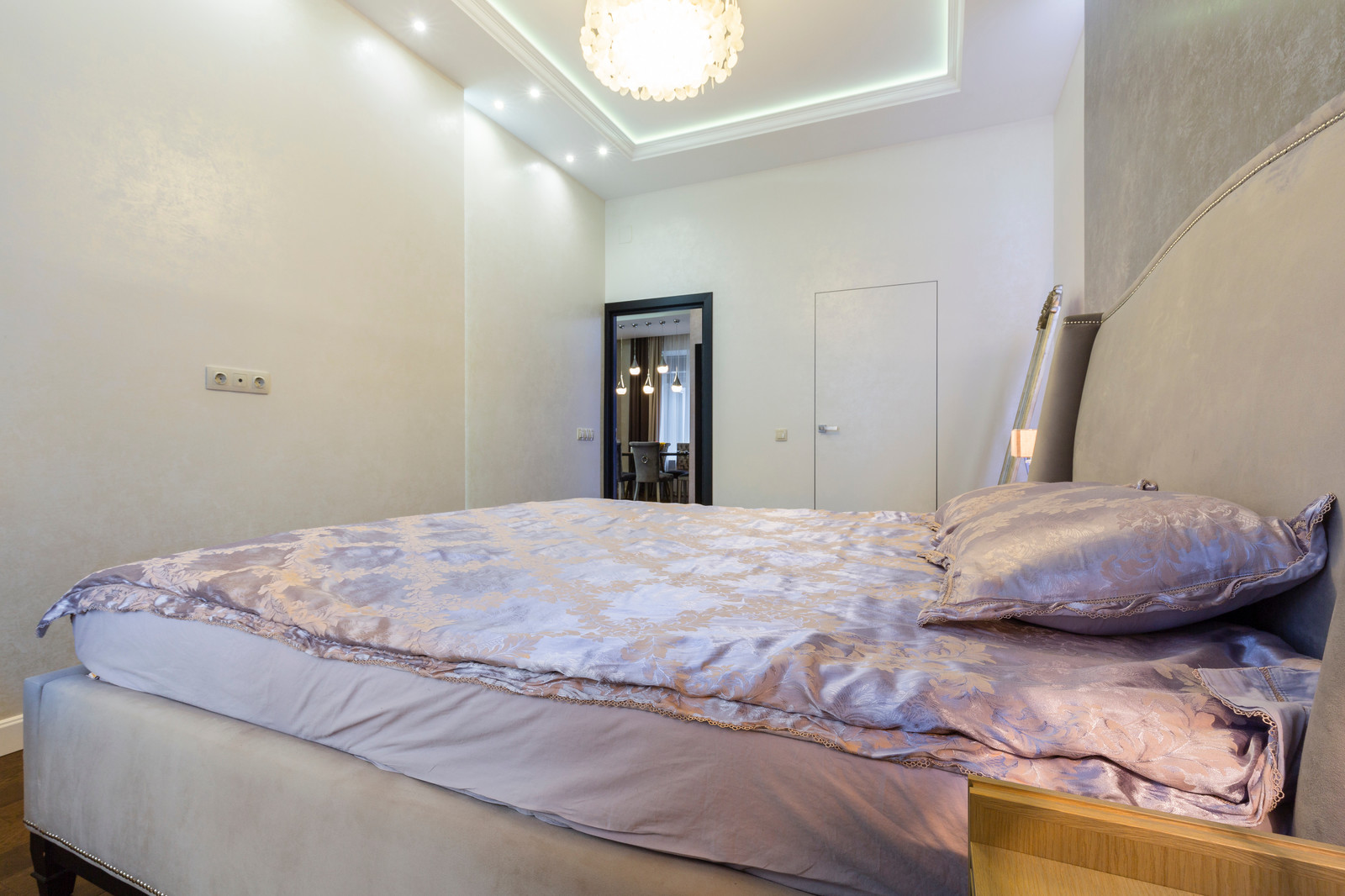 STYLISH LUX APARTMENT IN THE HEART OF THE CITY