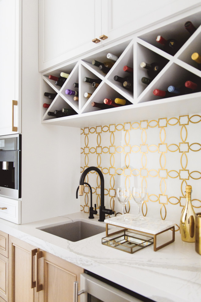 Example of a transitional home bar design in San Diego