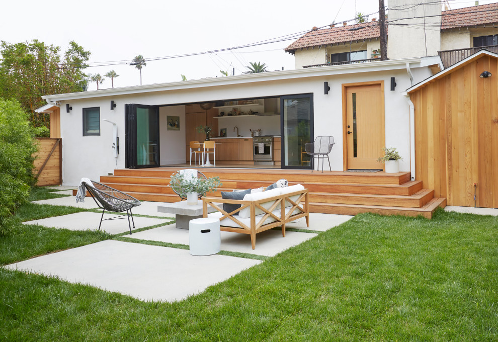 Inspiration for a retro front patio in Los Angeles with concrete paving and no cover.