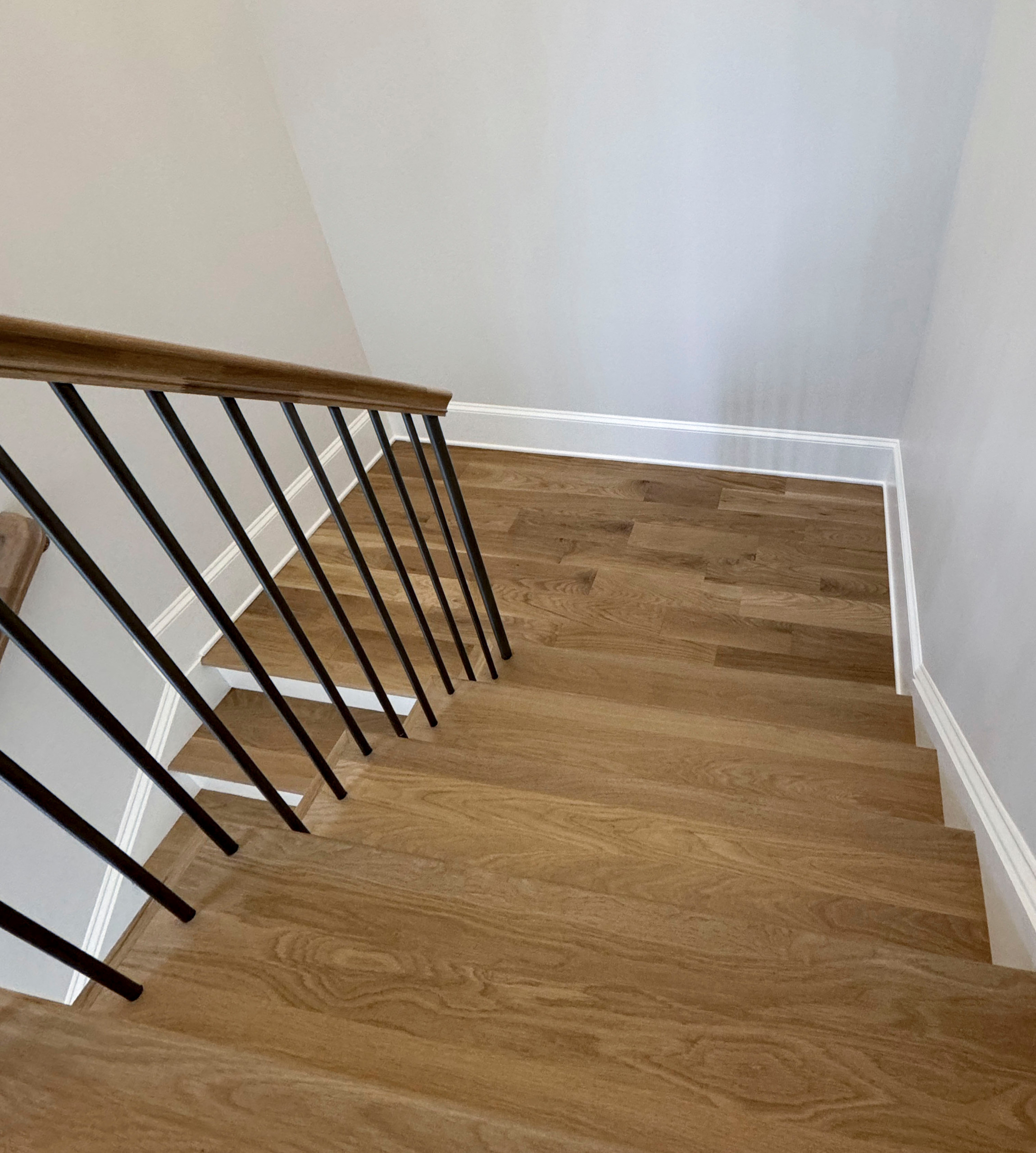 116_Elegant & Eye-catching Curved Staircase, Leesburg VA 20175