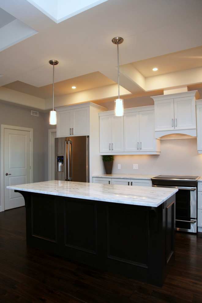 Inspiration for a transitional kitchen remodel in Ottawa