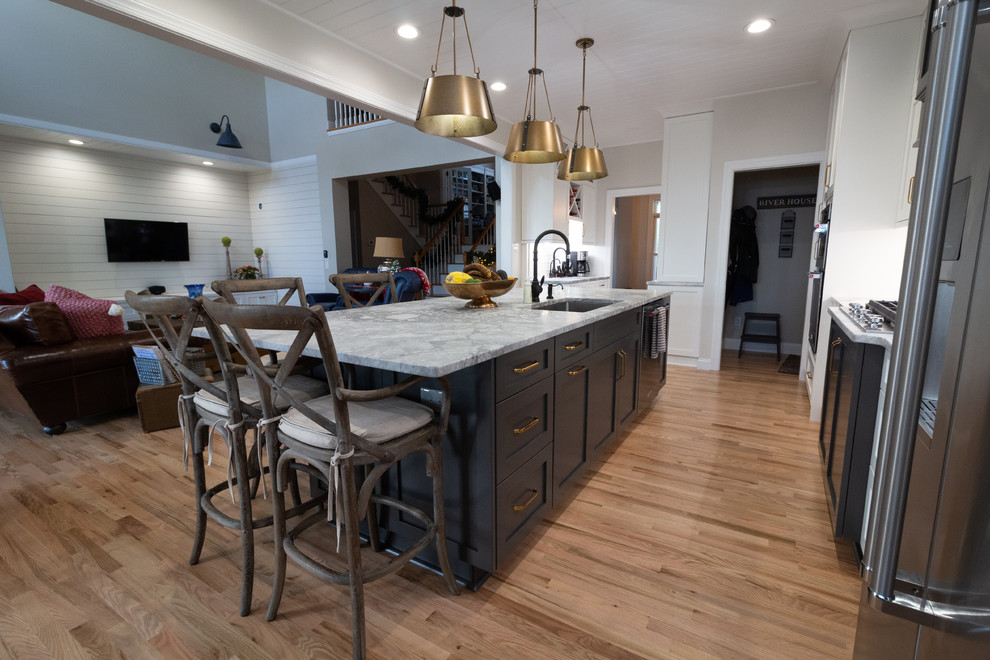 Eat-in kitchen - large l-shaped eat-in kitchen idea with shaker cabinets, white cabinets, granite countertops, an island and white countertops