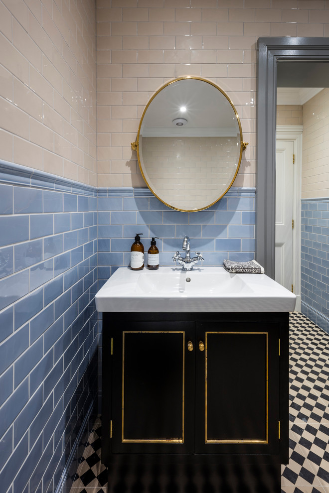 This is an example of a contemporary bathroom in Dublin.
