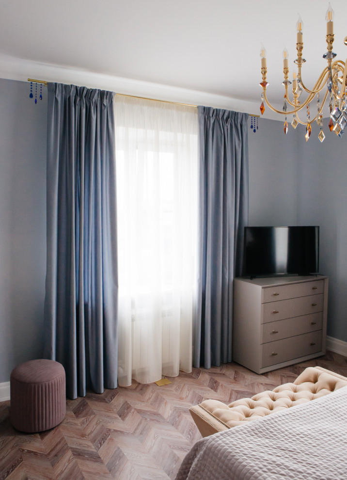 Голубые бархатные шторы для спальной