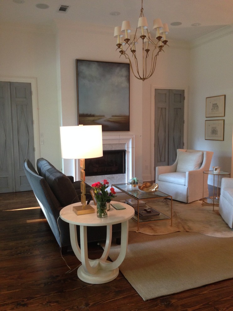 Example of a transitional home design design in Jackson