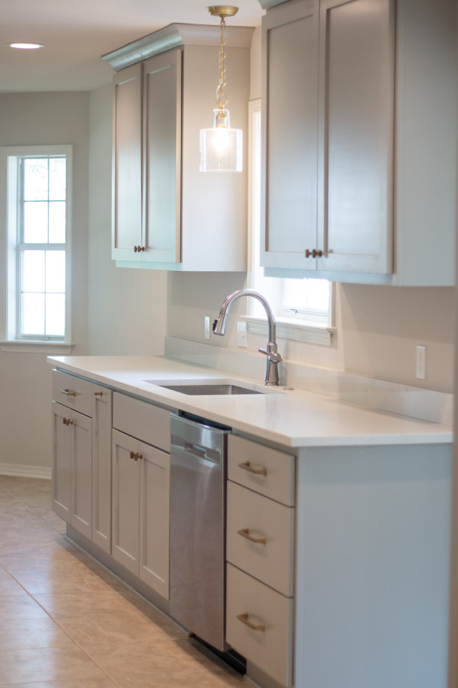 Kitchen - transitional kitchen idea