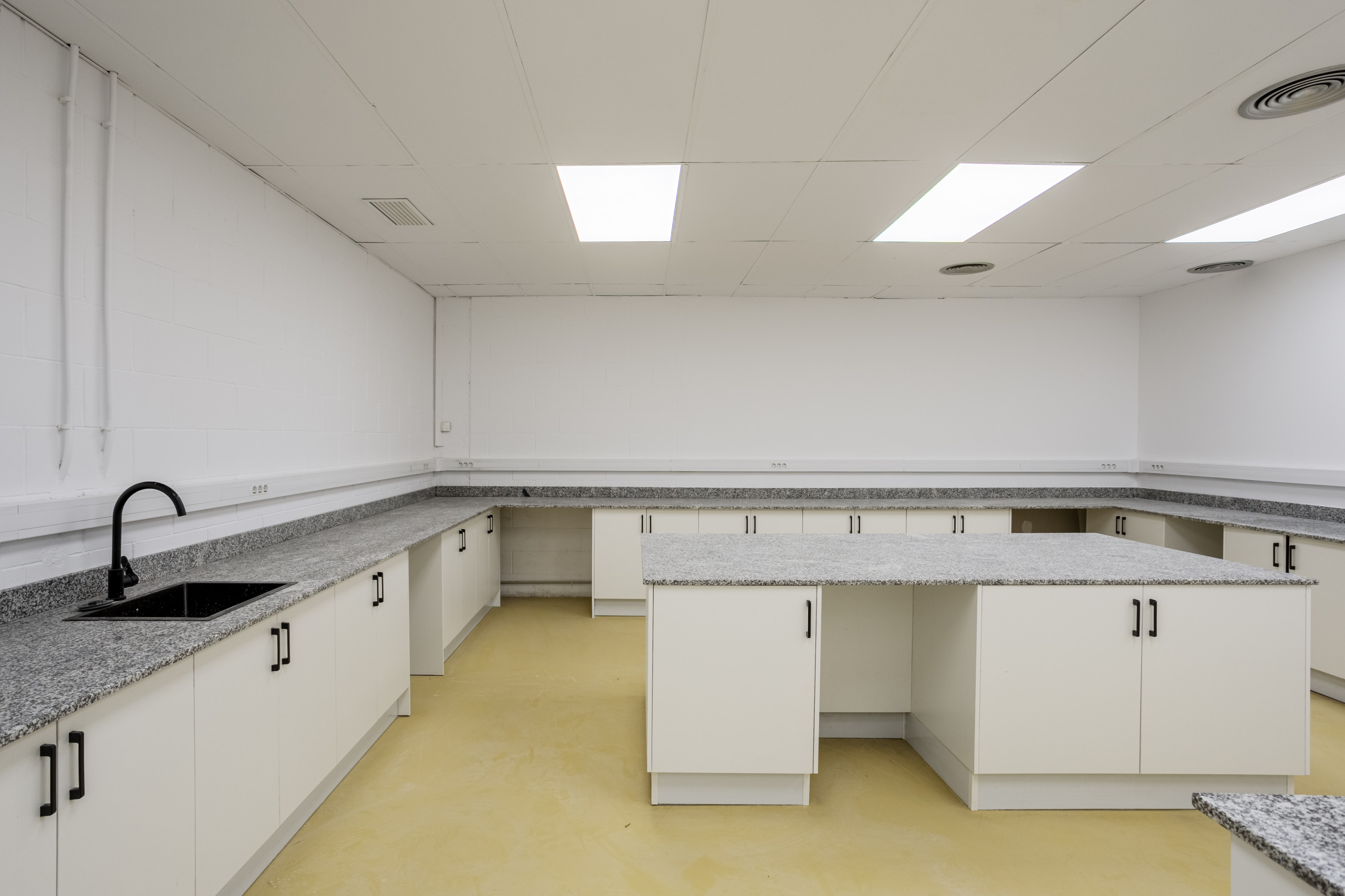 Interiorismo de oficinas y laboratorios