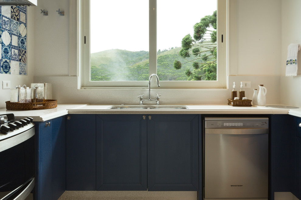 Kitchen - transitional kitchen idea