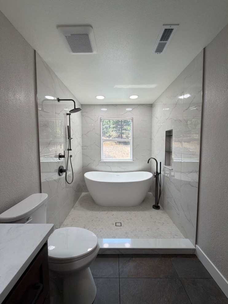 Shower and tub wet area