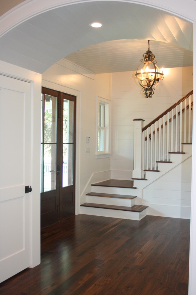 Design ideas for a mid-sized traditional foyer in Charleston with white walls.