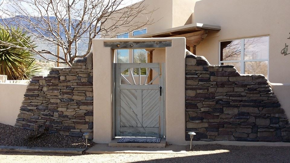 Example of a mountain style home design design in Albuquerque