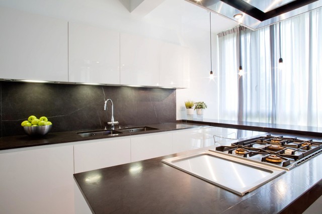 Cucina equipaggiata a Mariano Comense contemporary-kitchen