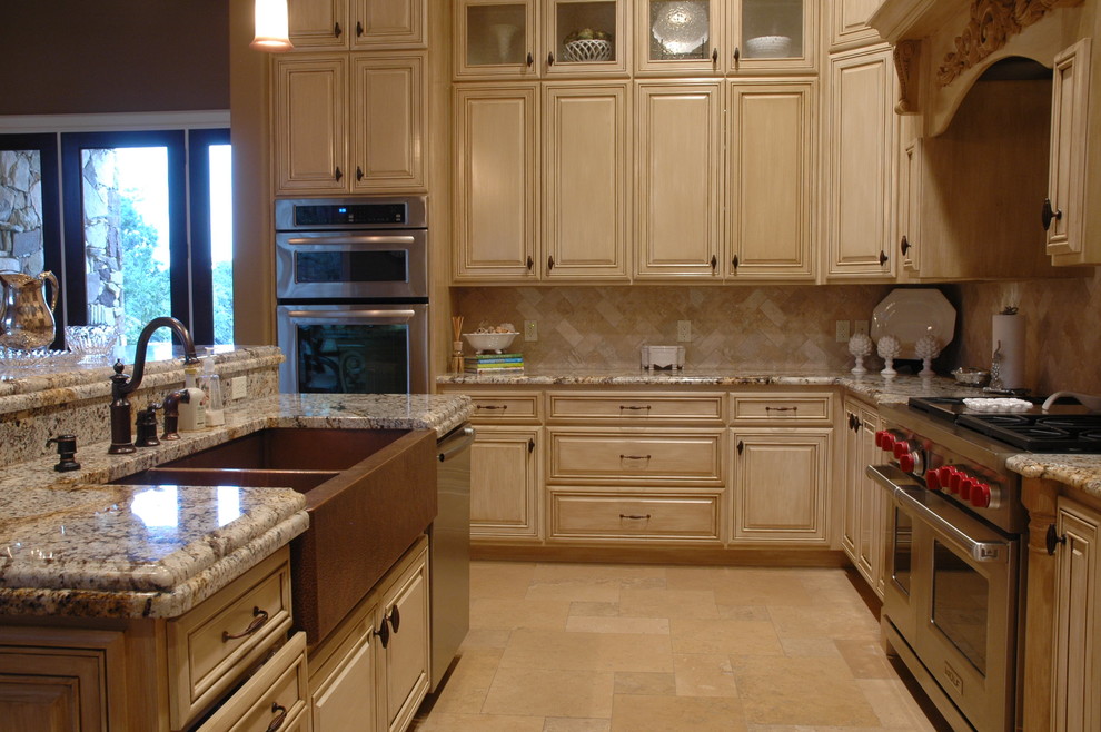 Inspiration for a transitional kitchen remodel in Austin