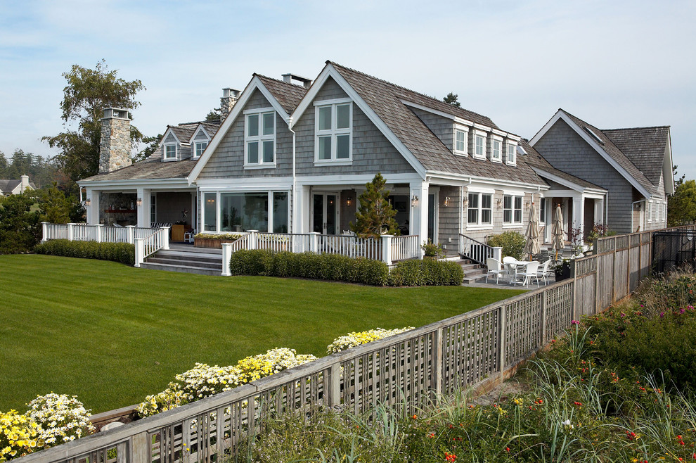 Large traditional grey exterior in Seattle.