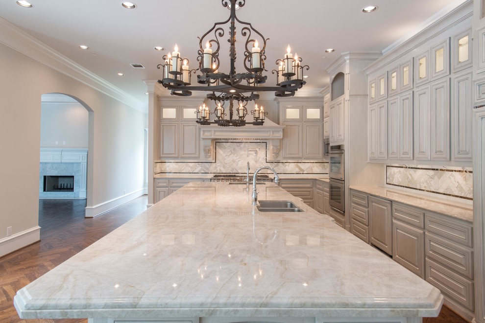 Traditional kitchen in Dallas with quartzite benchtops.